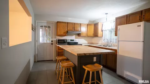 802 Winters St, Augusta, IL 62311 photo 9