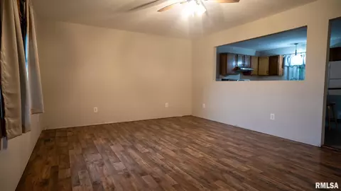 802 Winters St, Augusta, IL 62311 photo 2