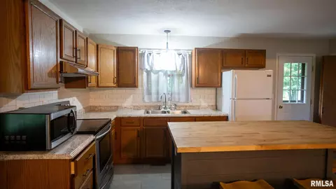 802 Winters St, Augusta, IL 62311 photo 7