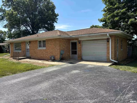 512 E State Route 125 St, Pleasant Plains, IL 62677