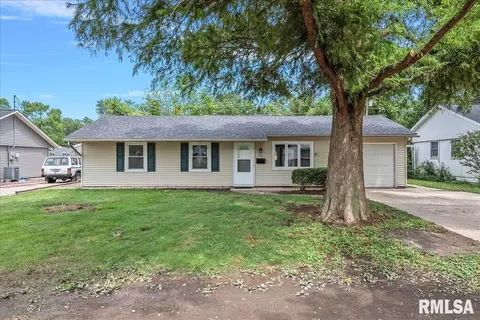 50 Downing Dr, Chatham, IL 62629