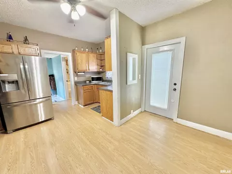 102 E Lower St, Abingdon, IL 61410 photo 8