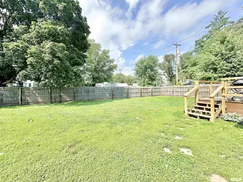 102 E Lower St, Abingdon, IL 61410 photo 2