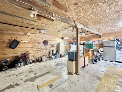 102 E Lower St, Abingdon, IL 61410 photo 4