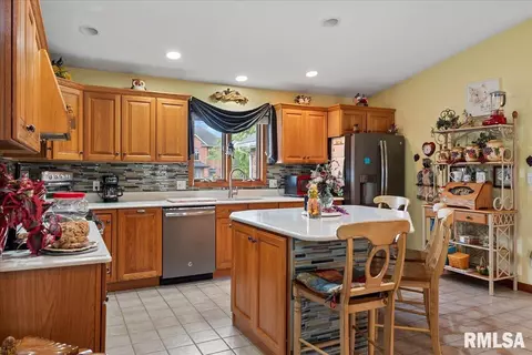 Kitchen - 5001 Wildcat Run, Springfield, IL 62711 photo 2 of 2