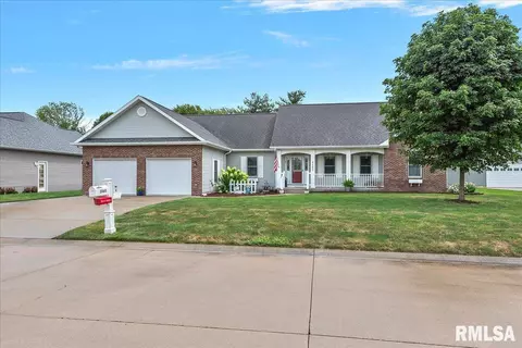 2460 Pine Tree Dr, Taylorville, IL 62568