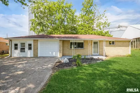 707 S Meadow Ln, Manito, IL 61546