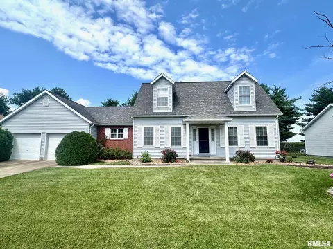 2305 Magnolia Dr, Jacksonville, IL 62650