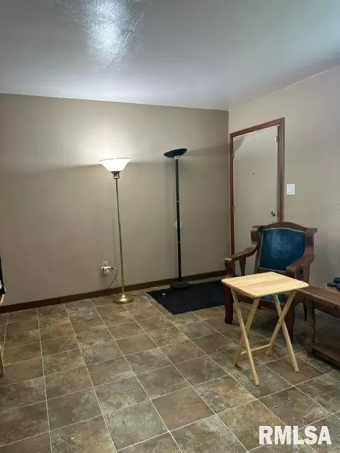 1 Allison Ct, Springfield, IL 62703 photo 4