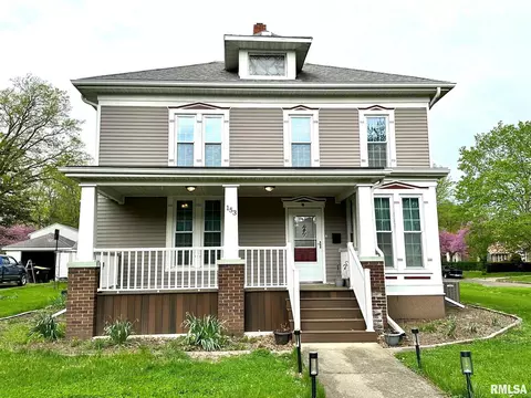 153 Pine St, Jacksonville, IL 62650