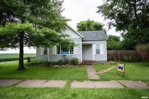 407 N Peoria St, New Holland, IL 62671