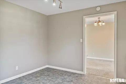 33 Marian Ln, Springfield, IL 62704 photo 13
