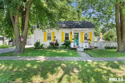 314 N Sherman St, Girard, IL 62640