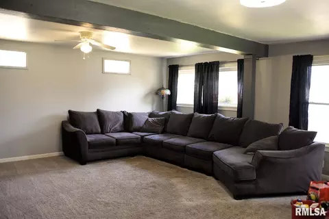 2021 N 21st St, Springfield, IL 62702 photo 2