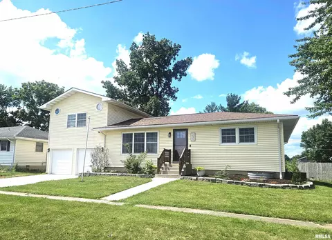 249 W Mcgrath St, Williamsville, IL 62693