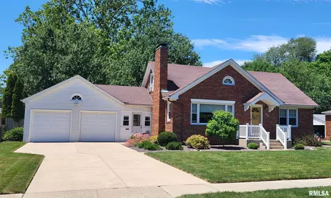 1060 Brown Ave, Galesburg, IL 61401