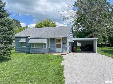 409 N High St, Carlinville, IL 62626