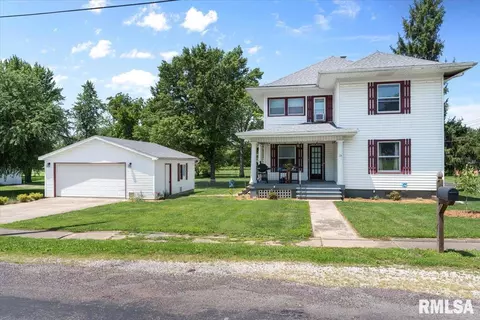 13 S 2nd St, Divernon, IL 62530