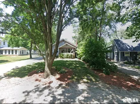 113 Buttell St, Elkhart, IL 62634