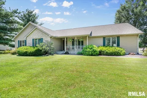 223 S Rachel Rd, Girard, IL 62640