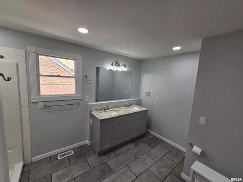 1149 W Elliott Ave, Springfield, IL 62702 photo 12