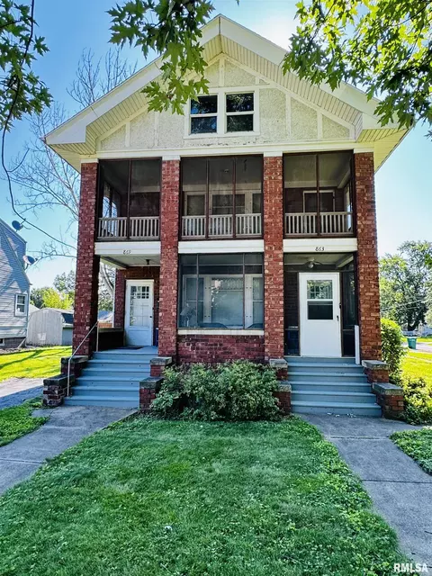 863 Beecher Ave, Galesburg, IL 61401