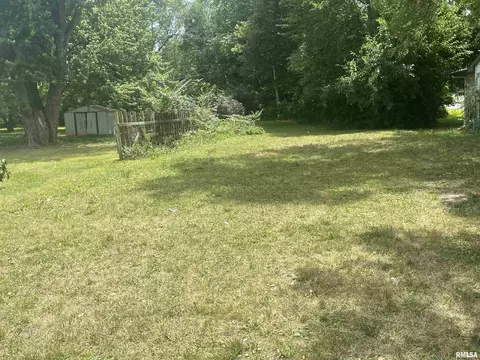 2006 E Pine St, Springfield, IL 62703 photo 1