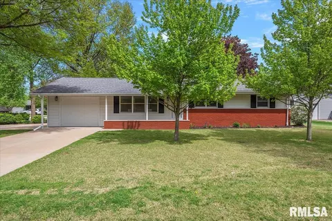 1222 5th St, Pawnee, IL 62558