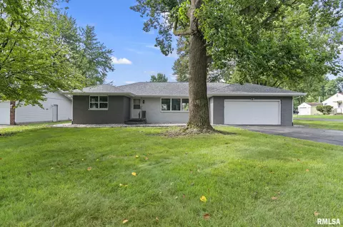 300 E Harpole St, Williamsville, IL 62693