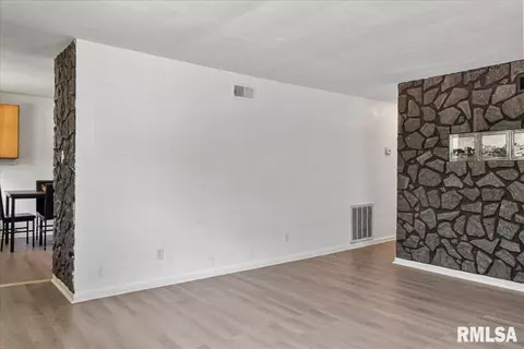 2421 S 15th St, Springfield, IL 62703 photo 5