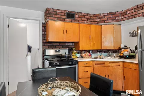 2421 S 15th St, Springfield, IL 62703 photo 9