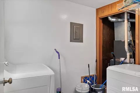 2421 S 15th St, Springfield, IL 62703 photo 11