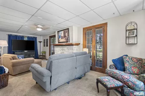 Living - 1518 N 3rd St, Springfield, IL 62702 photo 4 of 4