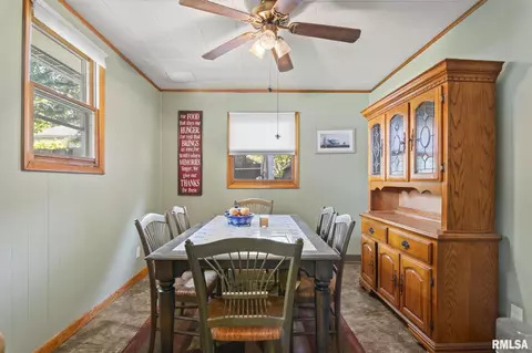 Dining - 1518 N 3rd St, Springfield, IL 62702 photo 2 of 3