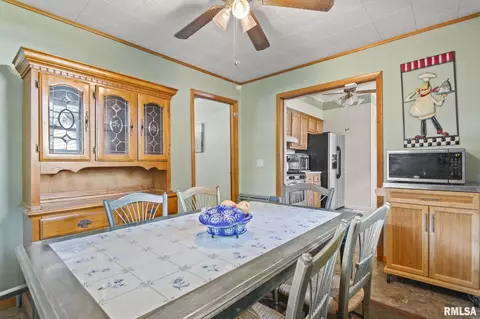 Dining - 1518 N 3rd St, Springfield, IL 62702 photo 1 of 3