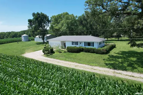2043 Baldwin Rd, Jacksonville, IL 62650