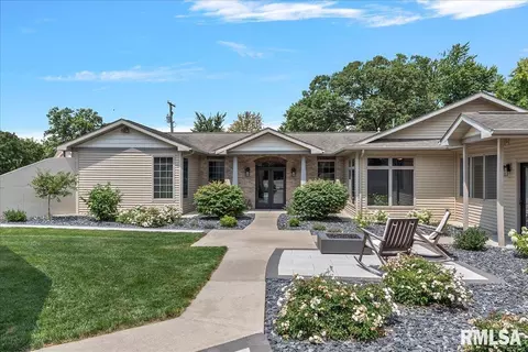 3912 Lincoln Trl, Taylorville, IL 62568