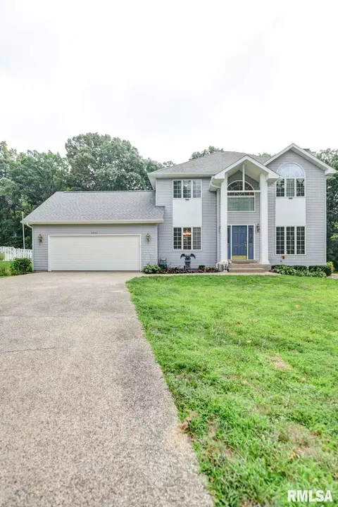 3502 Lake Dr, Taylorville, IL 62568