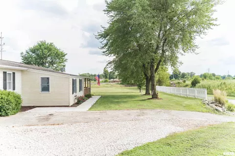 Exterior - 900 Main St, Manchester, IL 62663 photo 17 of 18
