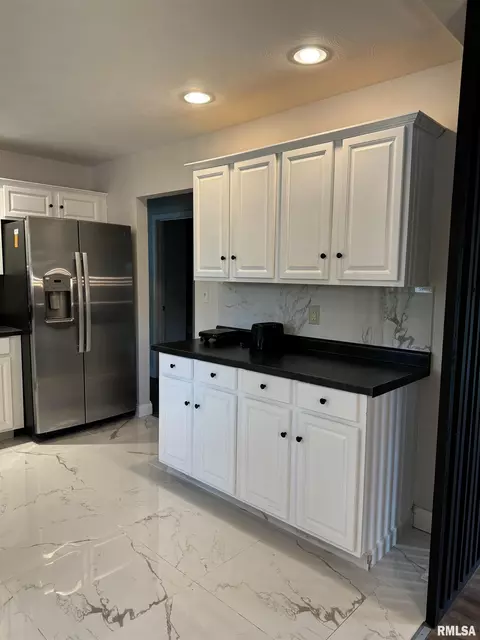 Kitchen - 3113 Rutgers Dr, Springfield, IL 62704 photo 1 of 4