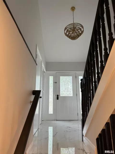 Entry Way - 3113 Rutgers Dr, Springfield, IL 62704 photo 4 of 8