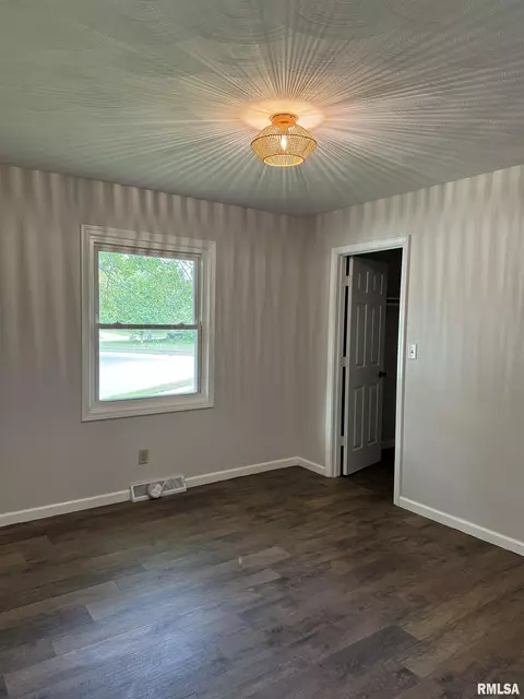 Bedroom - 3113 Rutgers Dr, Springfield, IL 62704 photo 2 of 3