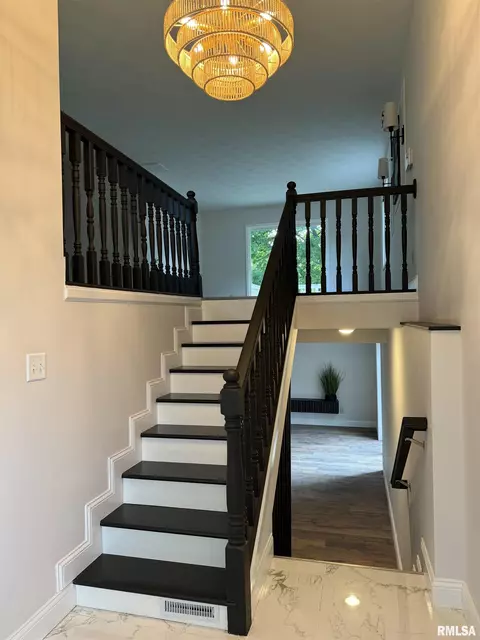 Entry Way - 3113 Rutgers Dr, Springfield, IL 62704 photo 2 of 8