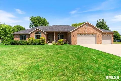 108 Poplar Dr, Pleasant Plains, IL 62677