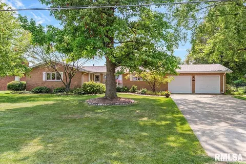 716 W Main St, Rochester, IL 62563