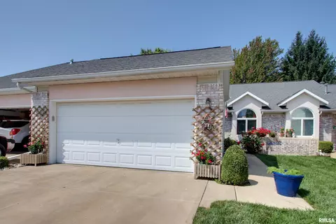 2713 Kings Pointe Nw St, Quincy, IL 62305