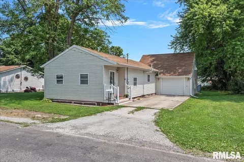612 N Lawn Ave, Taylorville, IL 62568