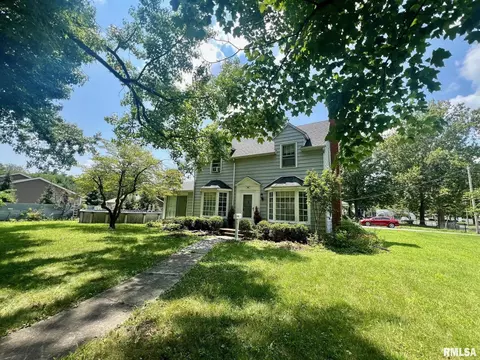 707 S 11th St, Petersburg, IL 62675
