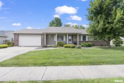 1244 Oakbrook Ave, Chatham, IL 62629