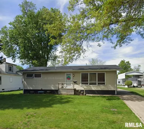 1217 W Vandeveer St, Taylorville, IL 62568